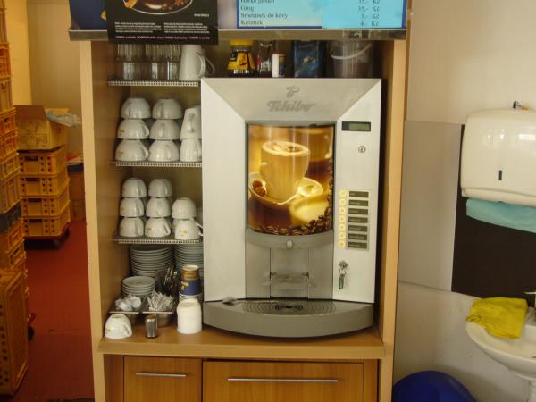Presovací automat Tchibo v Ryvol café